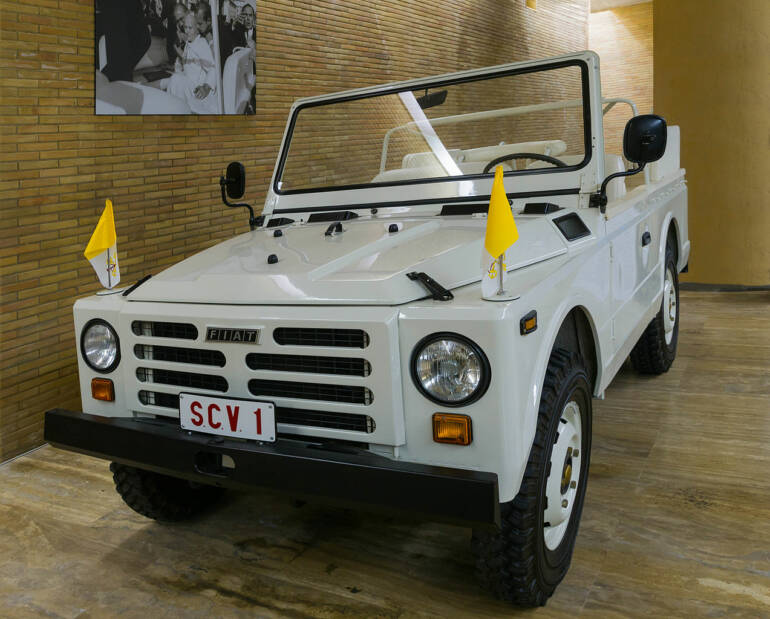 Fiat Campagnola - vůz, ve kterém se papež přepravoval při atentátu