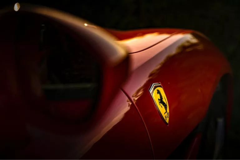 Historicky nejdražší auta na světě vyrábí automobilka Ferrari