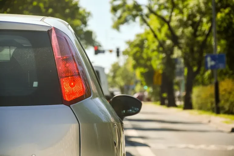 Vyhrazené jízdní pruhy v Praze nově využijí i motocyklisté