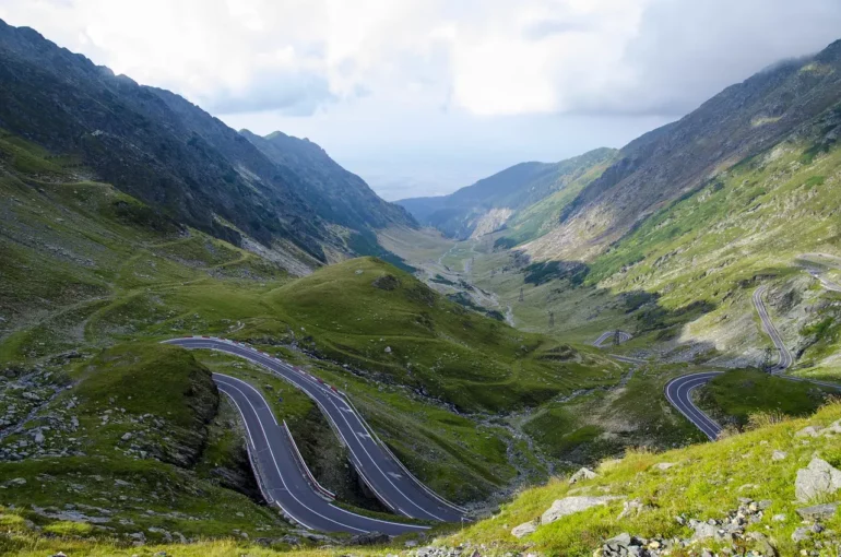 Transfagarasan v Rumunsku vznikl v 70. letech minulého století.