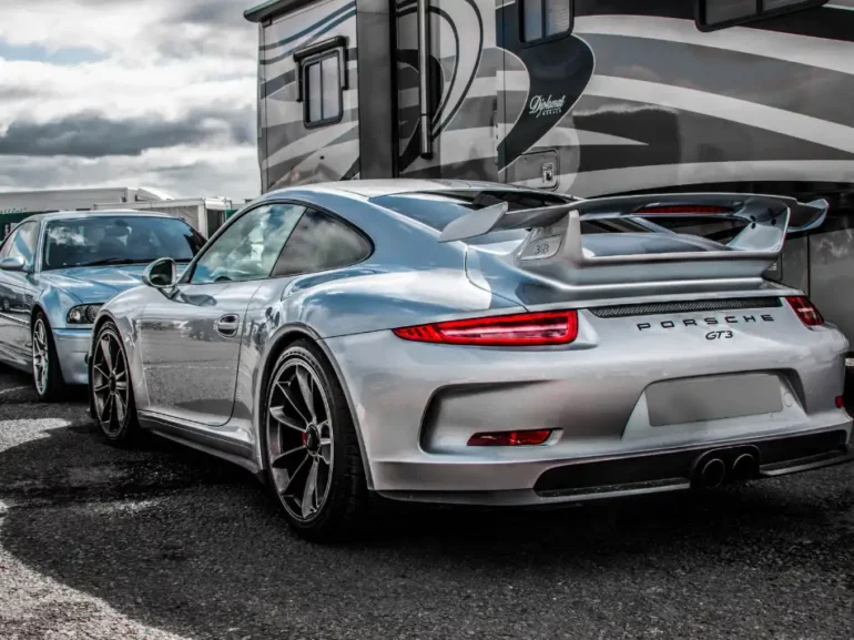 Závod 24h Le Mans je spjat s automobilkou Porsche.