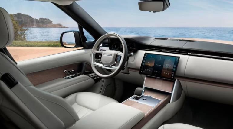 Luxusní interiér Range Roveru s prémiovými materiály a minimalistickým designem