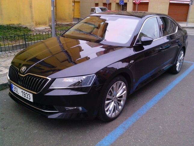 9. Čeští prezidenti a jejich vozový park: Škoda Superb