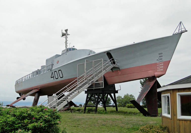 Loď HMCS Bras d´Or 400