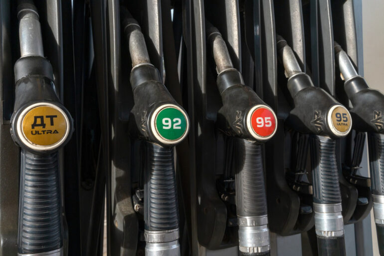 Čím je tvořena cena pohonných hmot? A jak spočítat spotřebu automobilu?