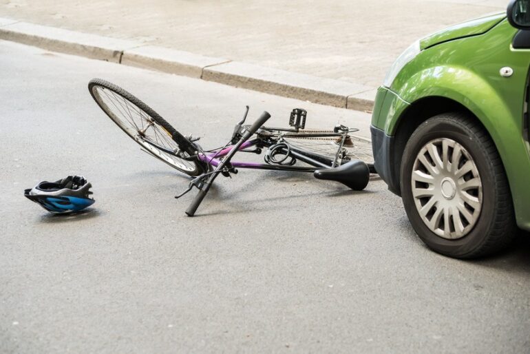 Dopravní nehoda s kolem. Cyklisté zaviní více jak 3 tisíce nehod ročně