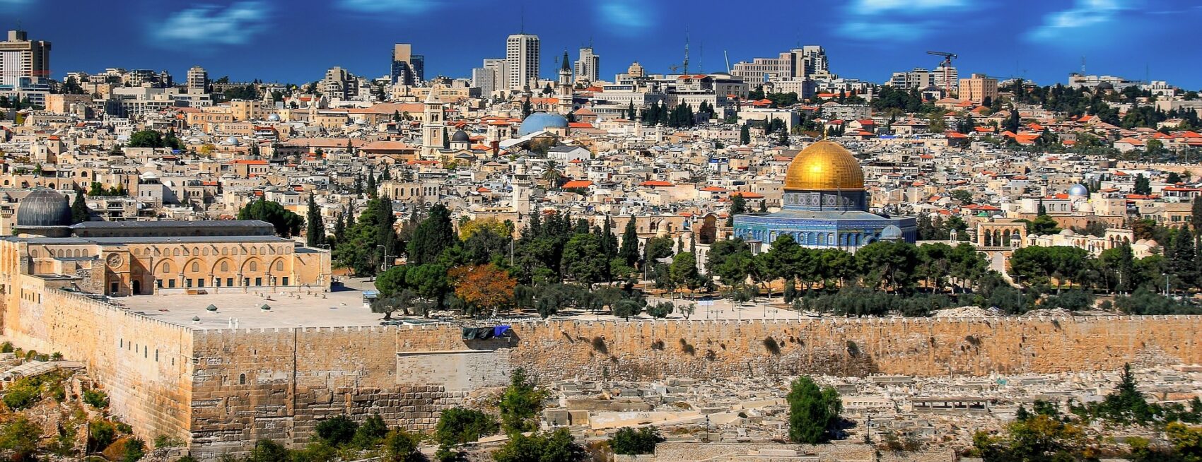 Jeruzalém s Chrámovou horou v popředí