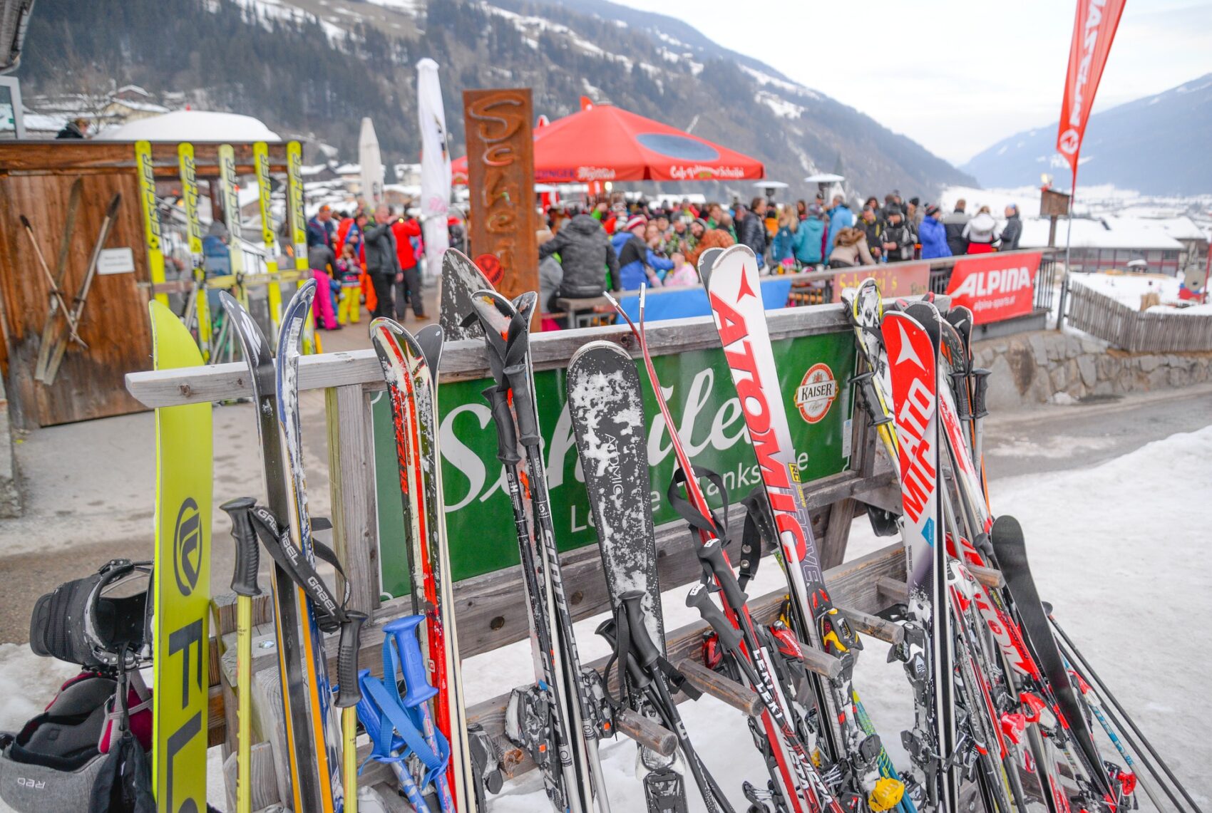 5 lyžařských středisek vhodných pro zábavu s partou přátel: Apres Ski bary jsou místem odpočinku a zábavy s přáteli