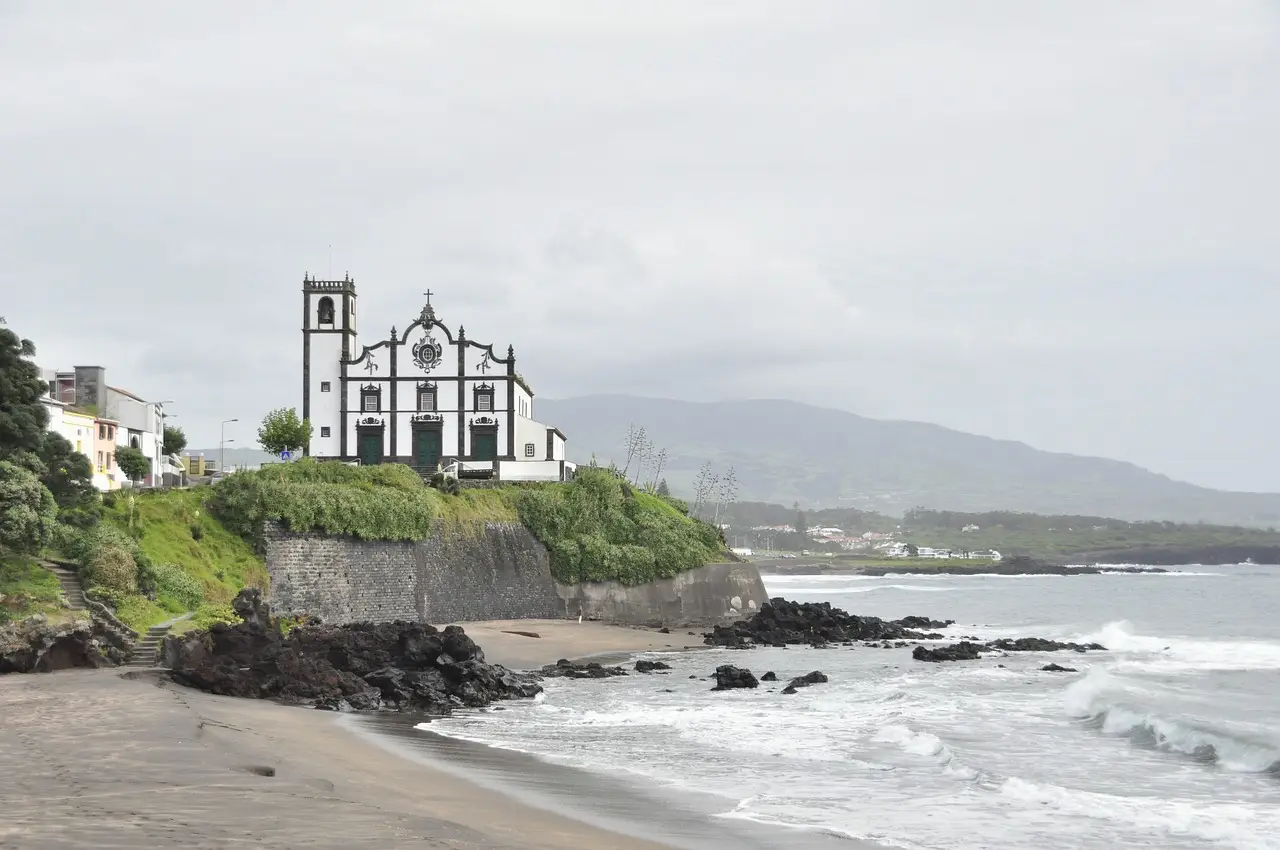 Ostrov São Miguel na Azorských ostrovech je hlavním dopravním uzlem.