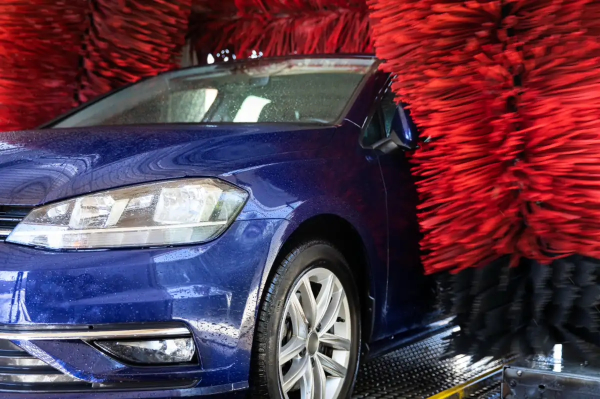 Mytí auta: Vybíráme tu správnou automyčku