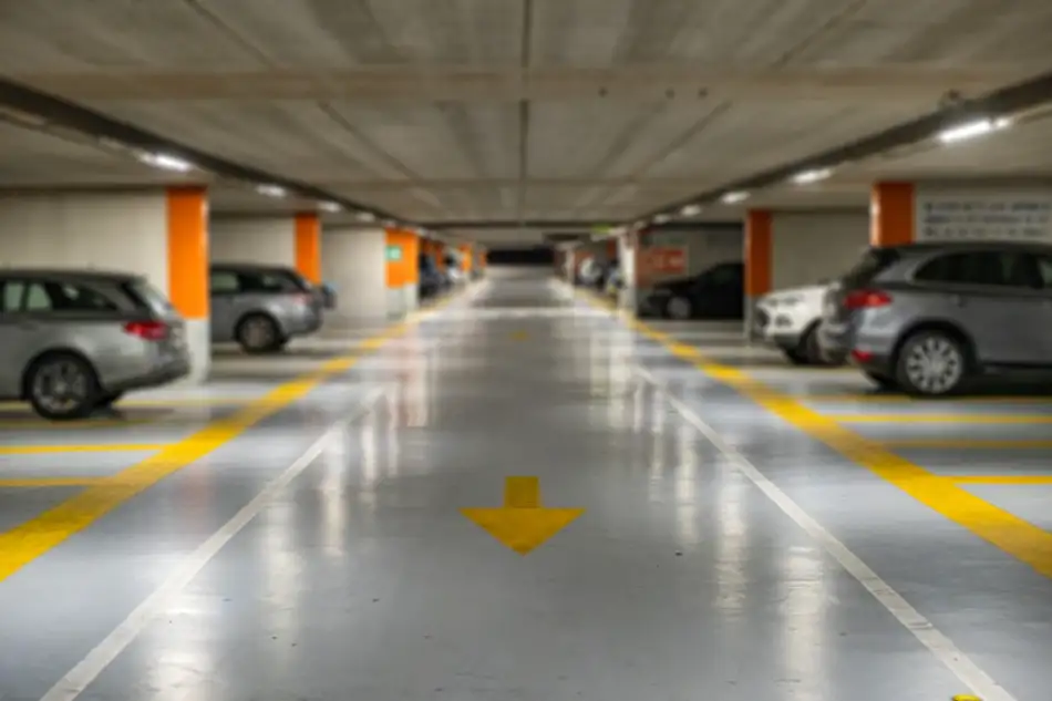 Parkování u letiště zdarma nabízejí blízká nákupní centra