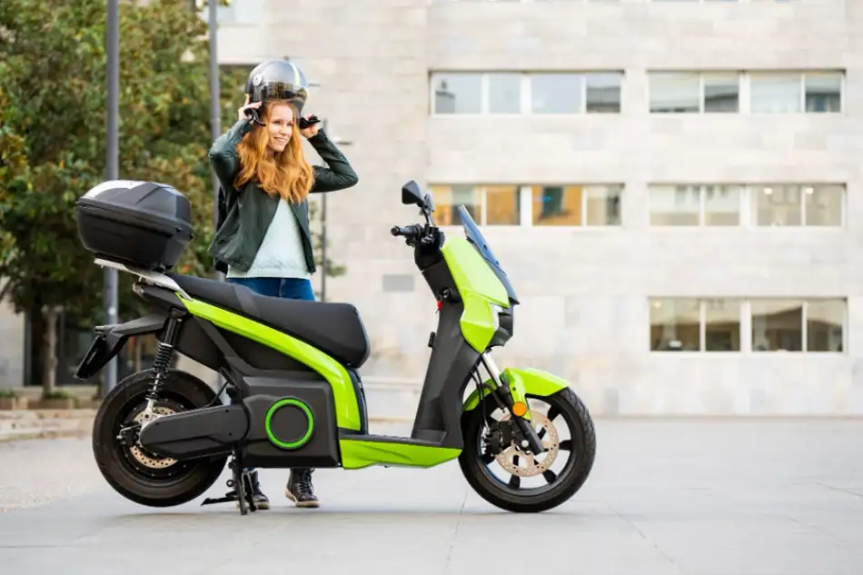 Elektrická motorka nebo skútr se hodí hlavně do města