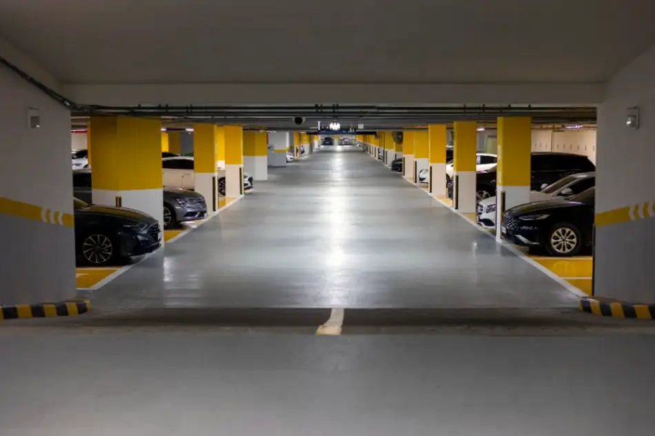 Letiště Vídeň disponuje krytými i venkovními parkovišti