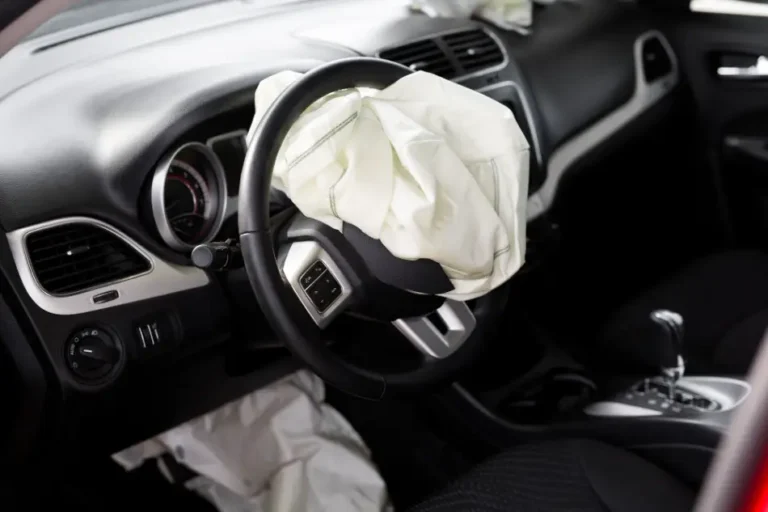 Airbagy pod lupou: Jak fungují a kde všude jsou v autě schované?