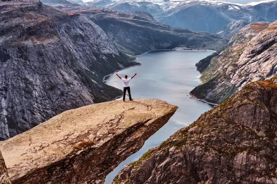 Ikonická skalní vyhlídka Trolltunga v Norsku