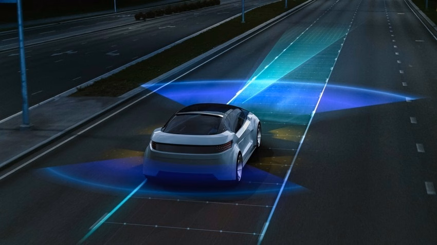 autonomní auto využívající senzory k detekci okolí