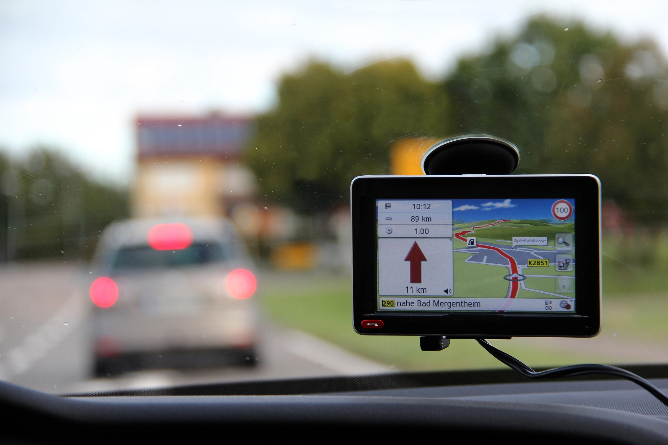 GPS navigace do auta jako samostatný přístroj.