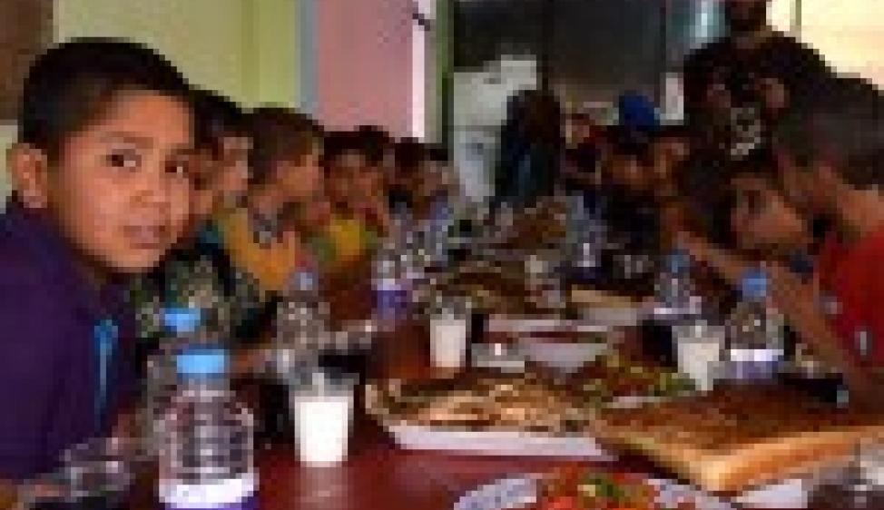 Healthy Meals to Orphans in Syria 6