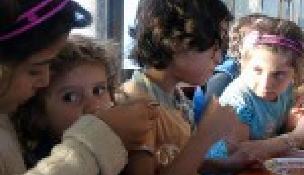 Healthy Meals to Orphans in Syria 10