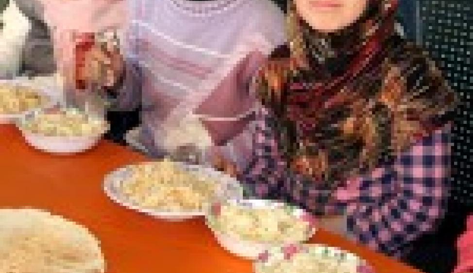 Healthy Meals to Orphans in Syria 13