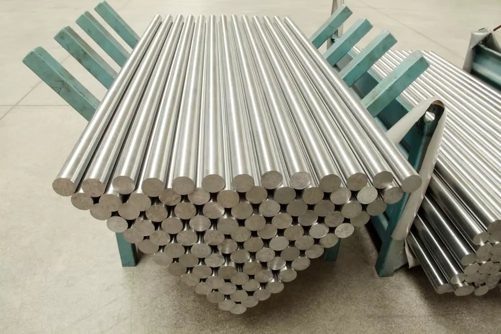 Which is stronger – a solid steel rod or hollow steel pipe? Rapid Metals