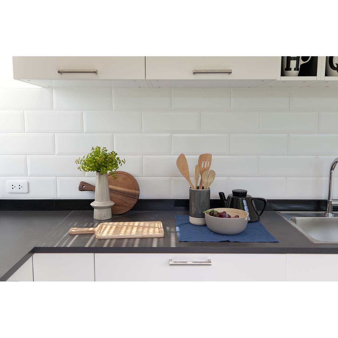 Biselado 10×20 White Gloss Bevelled Ceramic Tile