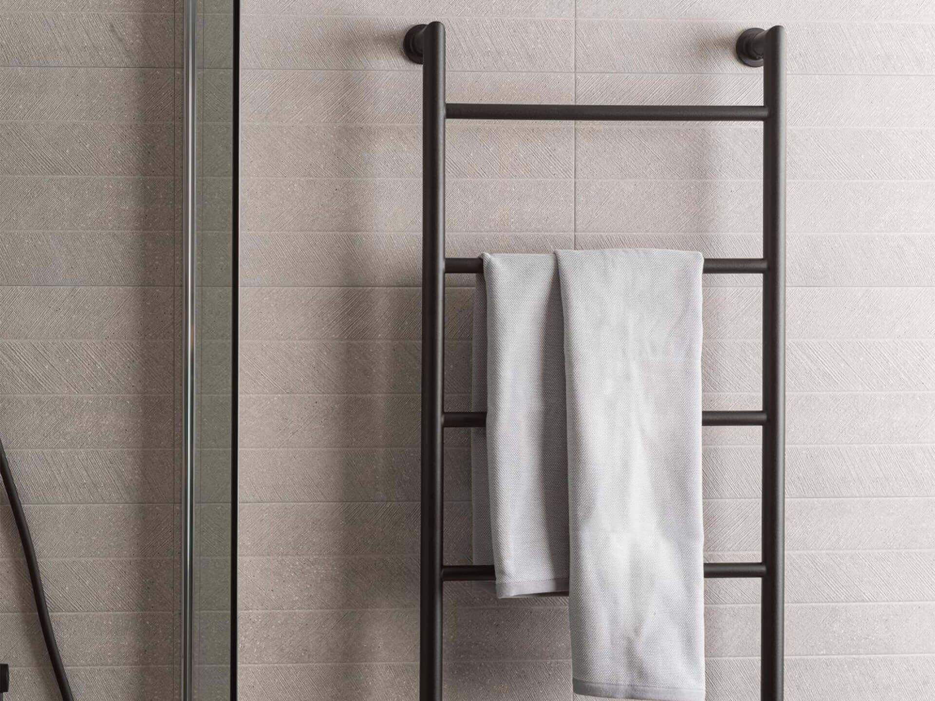 Porcelanosa Noken Round Radiator 560x1200mm – Black