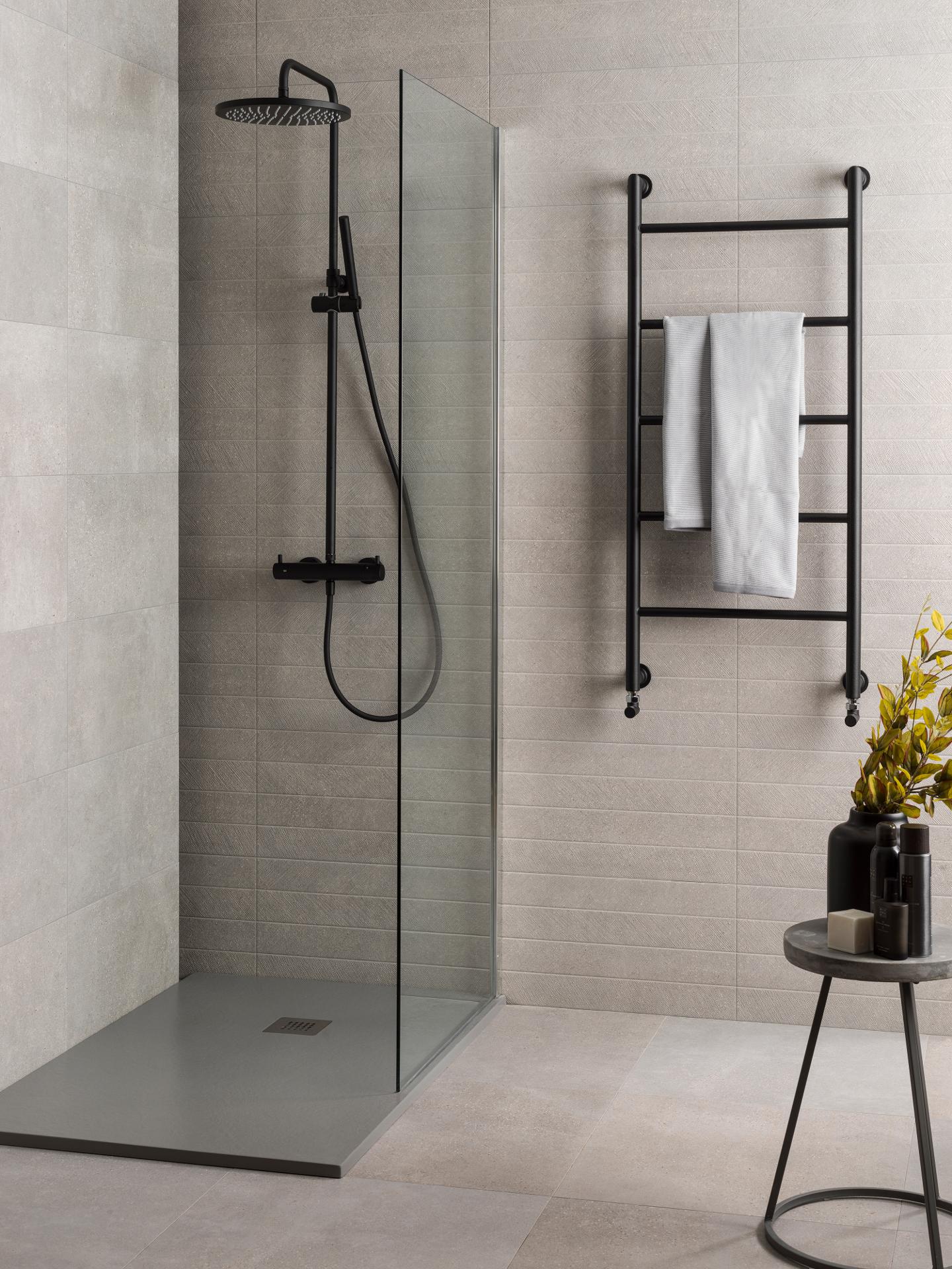 Porcelanosa Noken Round Radiator 560x1200mm – Black