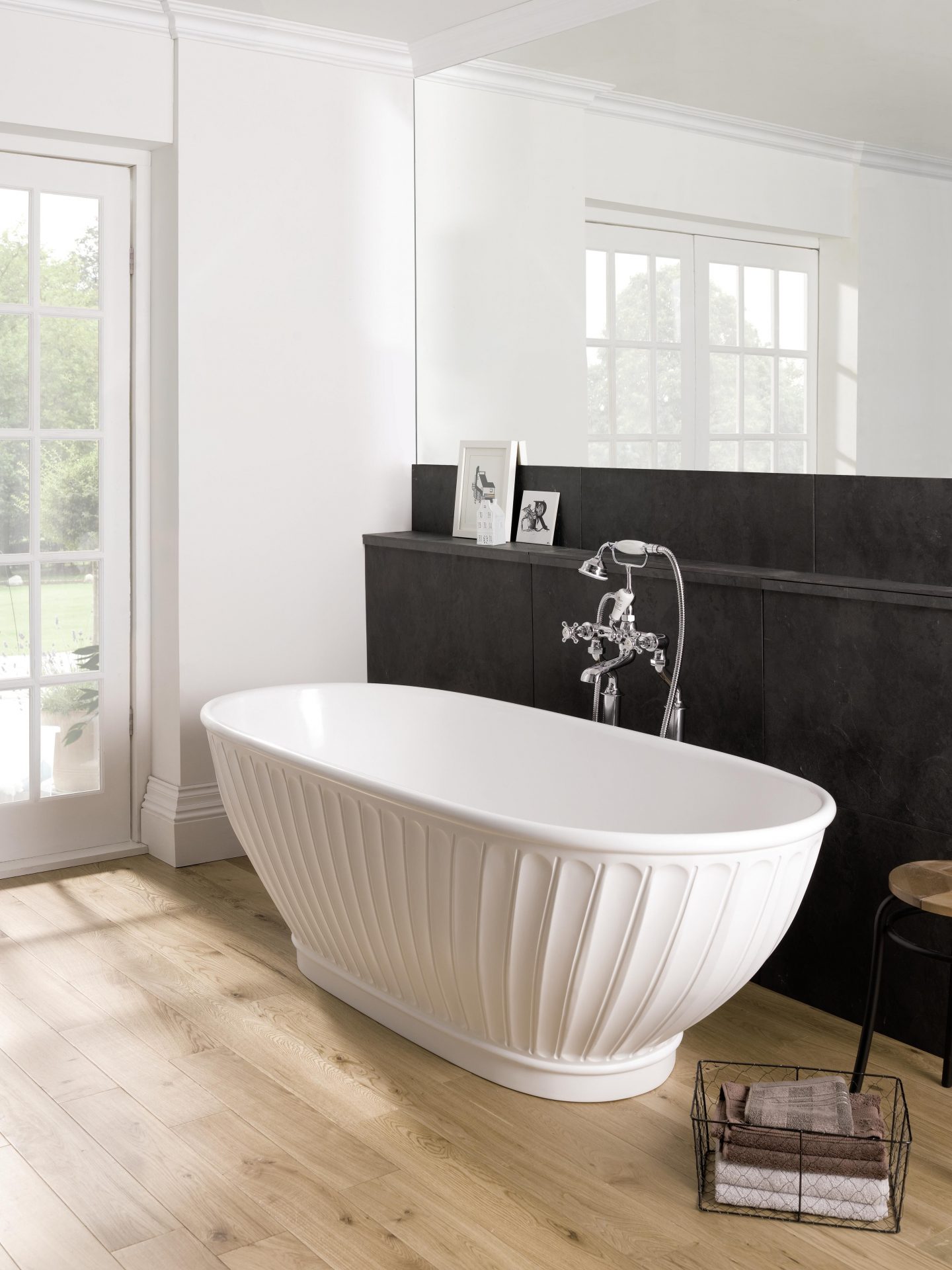 BC Designs Casini 1690mm Polished/Matt White Freestanding Bath