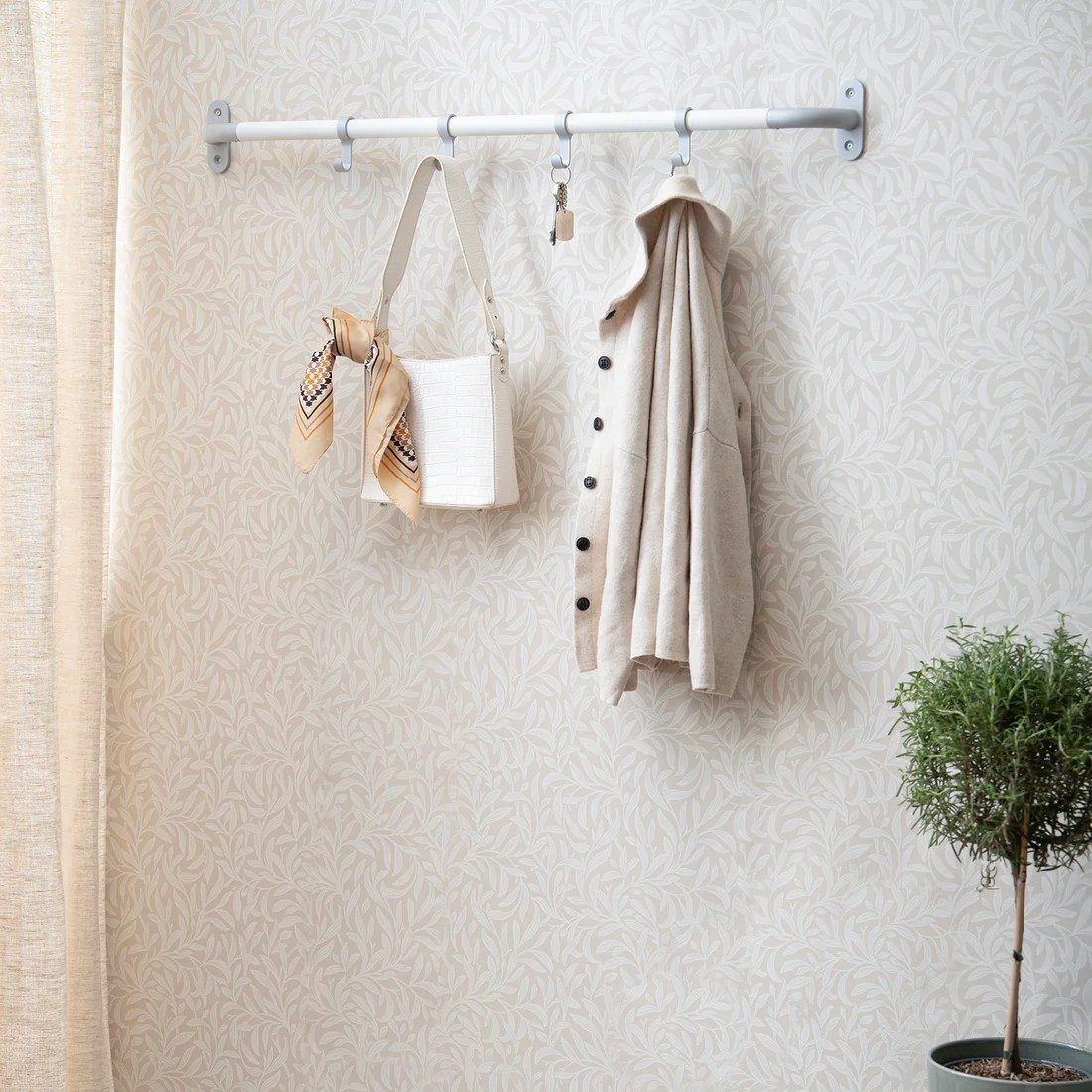 Smedbo Beslagsboden Hook Rack, 4-hooks – Matt Grey/White