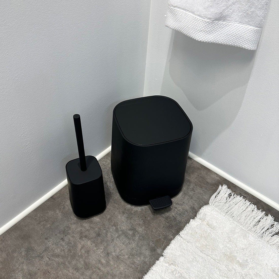 Smedbo Beslagsboden Square Freestanding Toilet Brush – Black