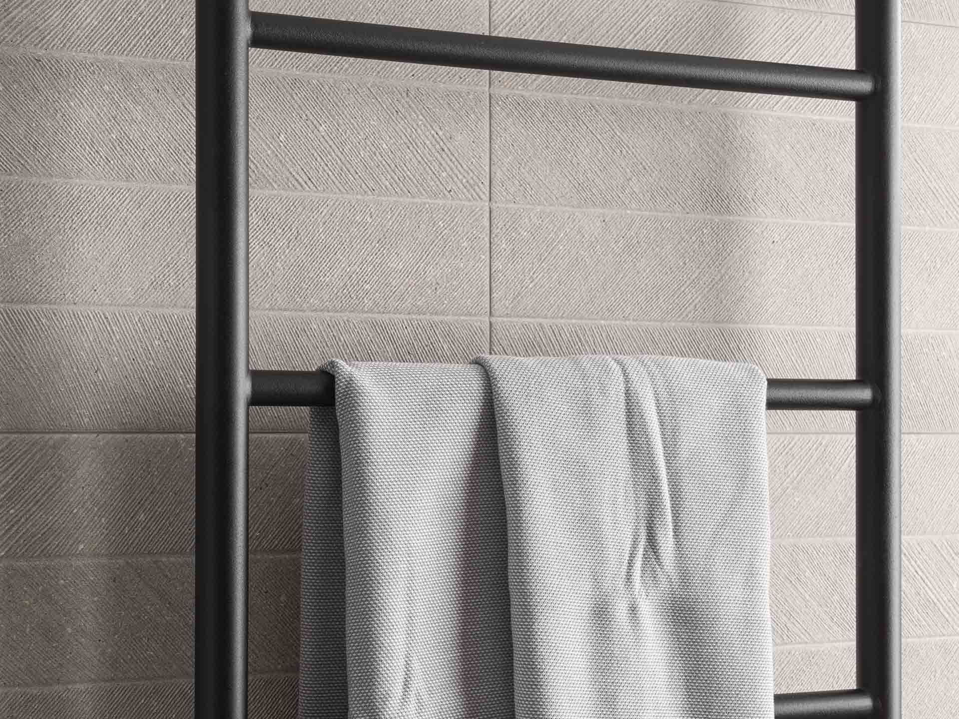 Porcelanosa Noken Round Radiator 560x1200mm – Black