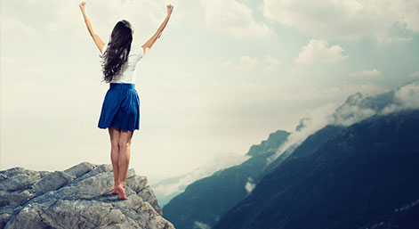 women-on-mountain