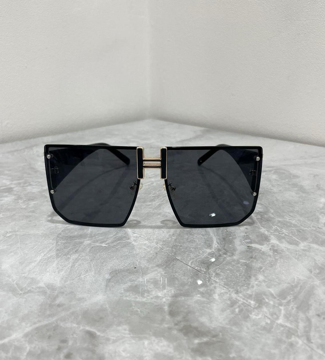 H Sunglasses Black