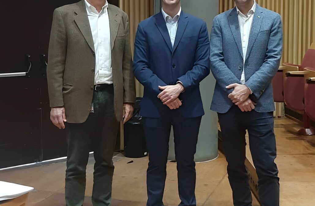 PhD Thesis: Multifluid modelling and simulation of advanced electrodeless plasma thrusters