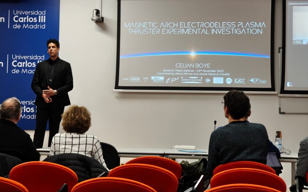 PhD thesis: Magnetic arch electrodeless plasma thruster experimental investigation