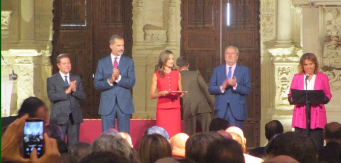 Cariñosa acogida a los Premios de Cultura que entregan los Reyes en su segunda visita a Cuenca