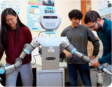 Un robot asistencial de la UC3M aprende a mover sus brazos para poner y quitar la mesa observando a los humanos
