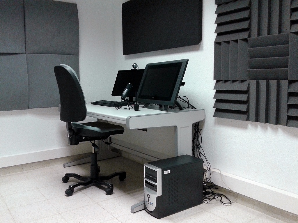 Cabina de grabación en la Biblioteca de Ciencias Sociales y Jurídicas