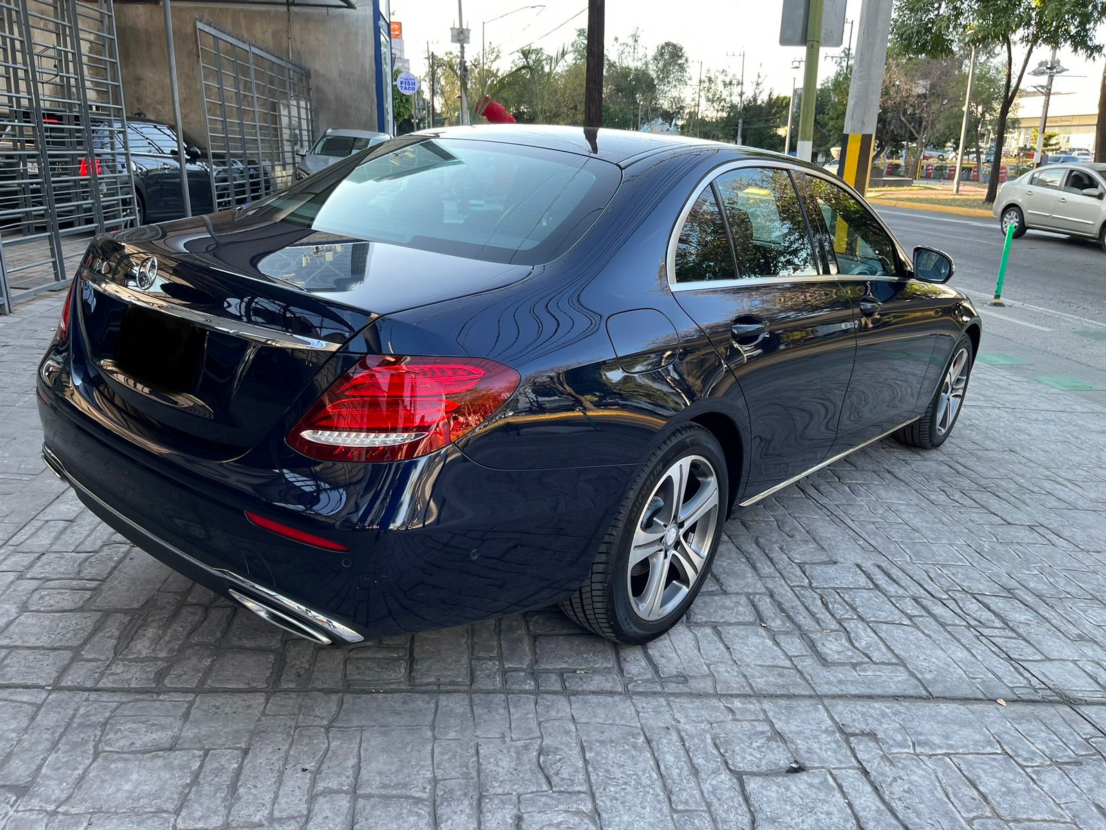 Mercedes-Benz Clase E 2017 AVANTGARDE Automático Azul