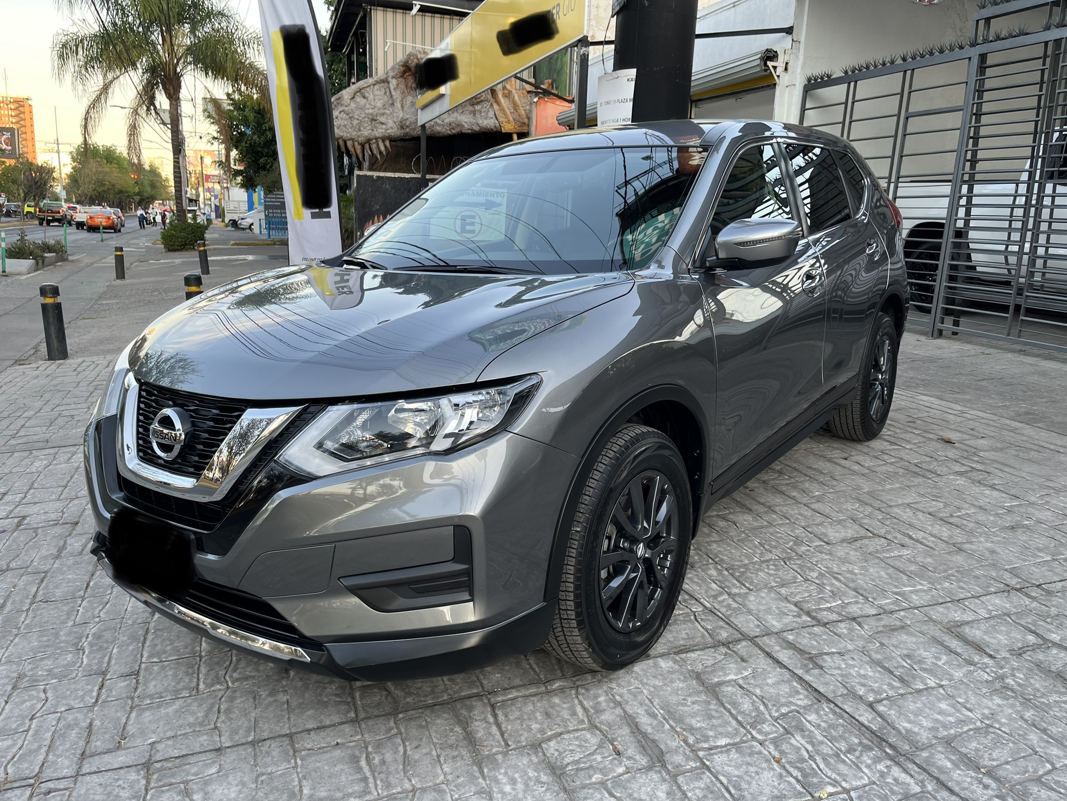 Nissan X-Trail 2022 SENSE Automático Gris