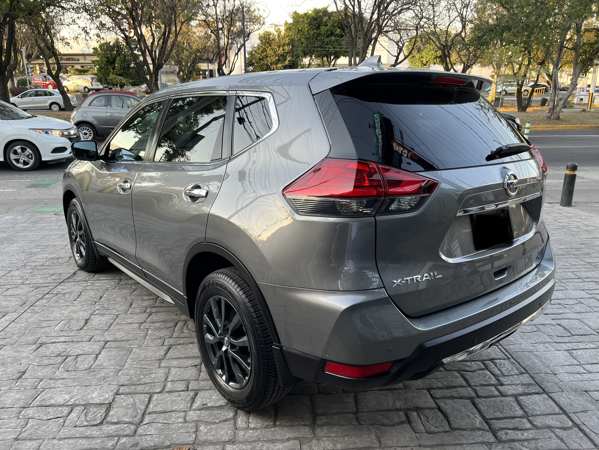 Nissan X-Trail 2022 SENSE Automático Gris