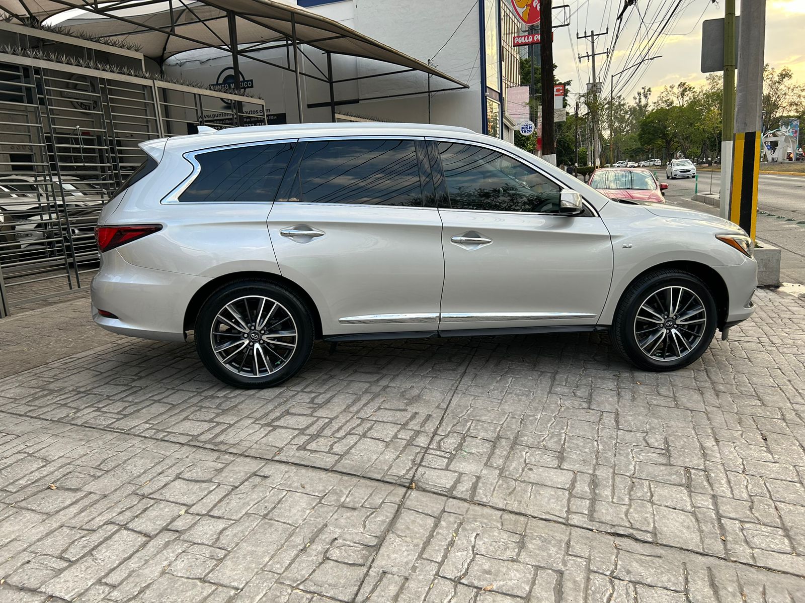 Infiniti QX60 2017 PERFECCION PLUS Automático Plata