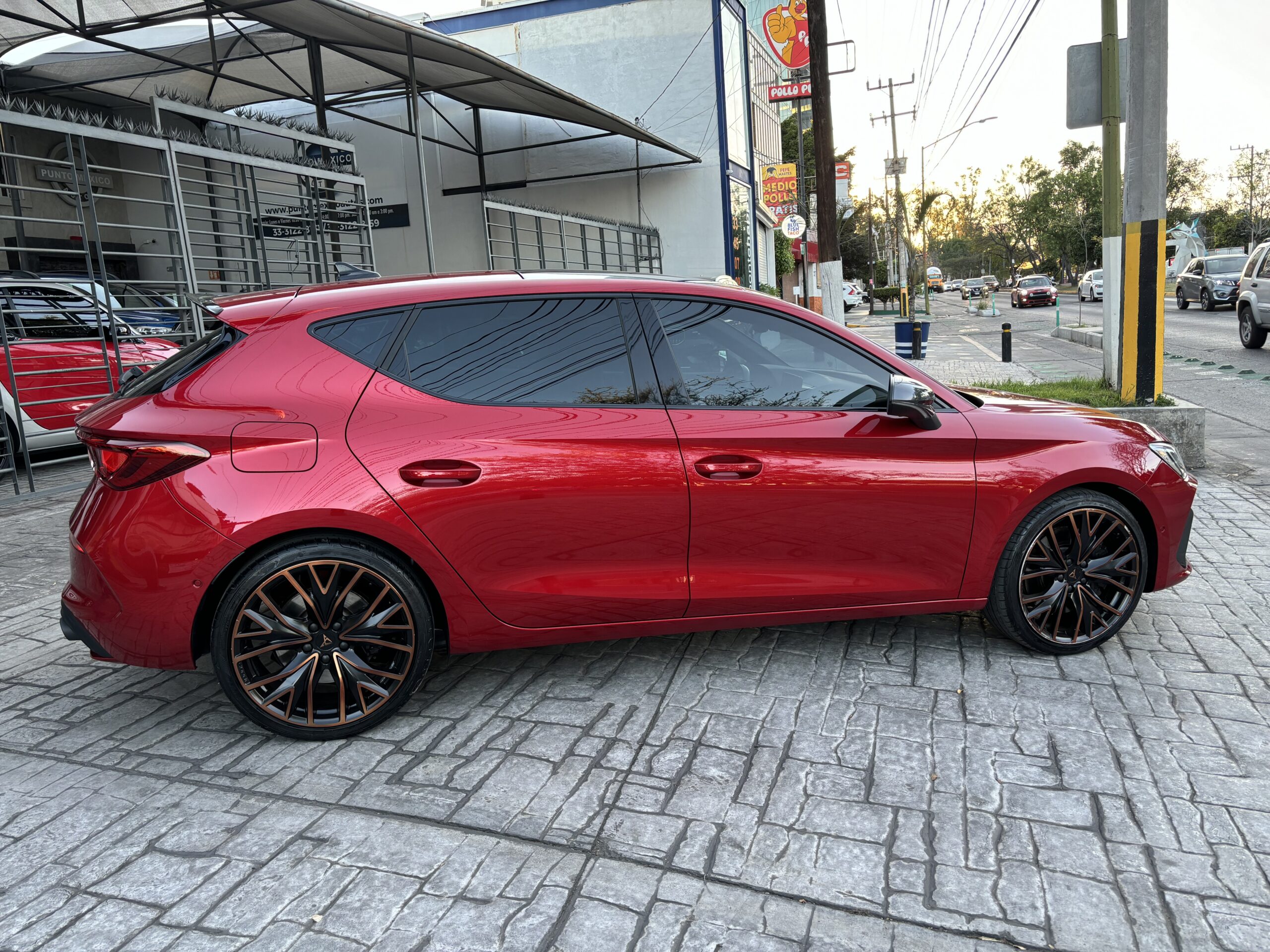 Cupra Leon 2022 300HP Automático Rojo