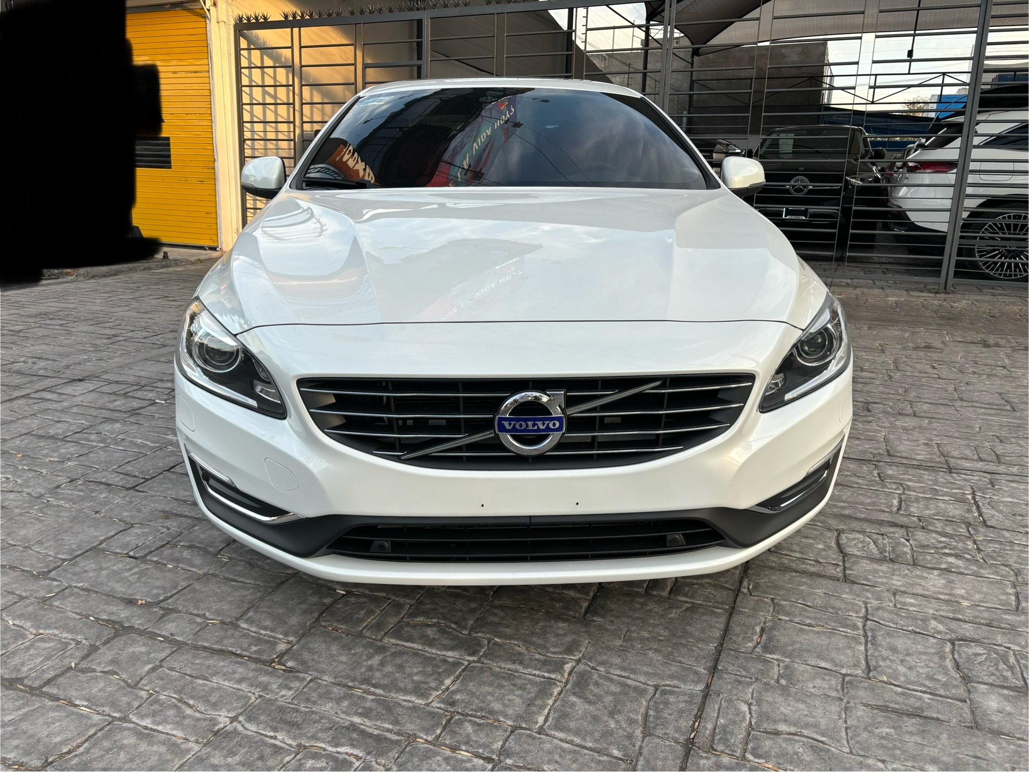 Volvo S60 2016 MOMENTUM 2.0 TURBO Automático Blanco