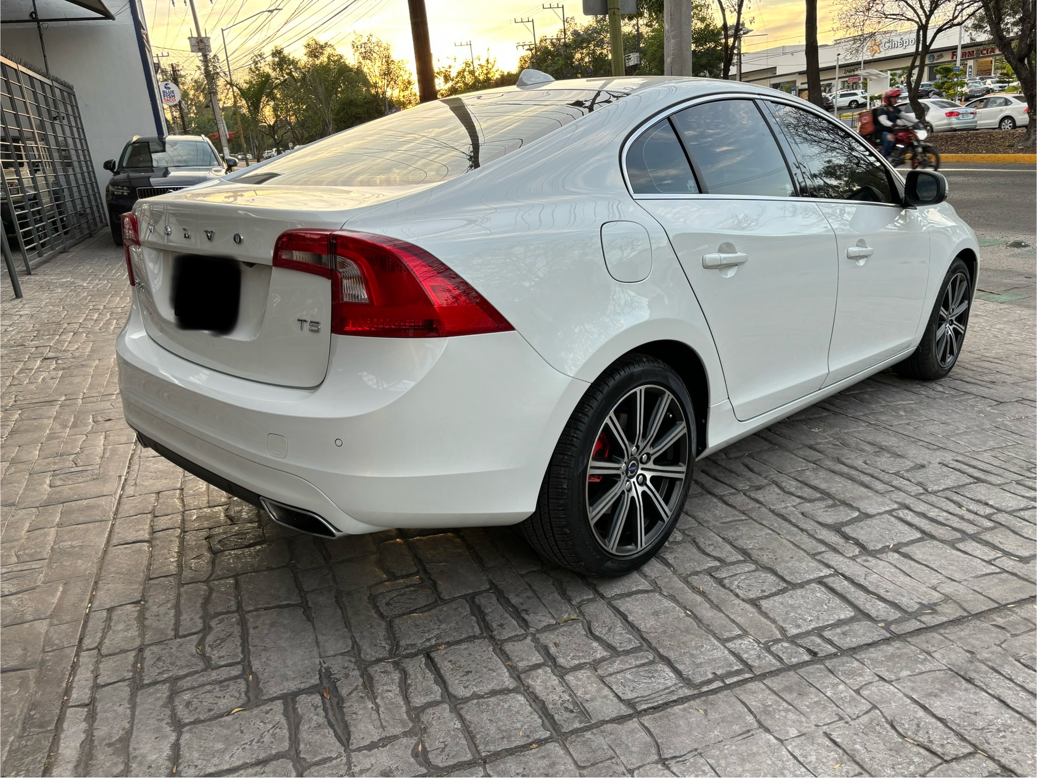 Volvo S60 2016 MOMENTUM 2.0 TURBO Automático Blanco