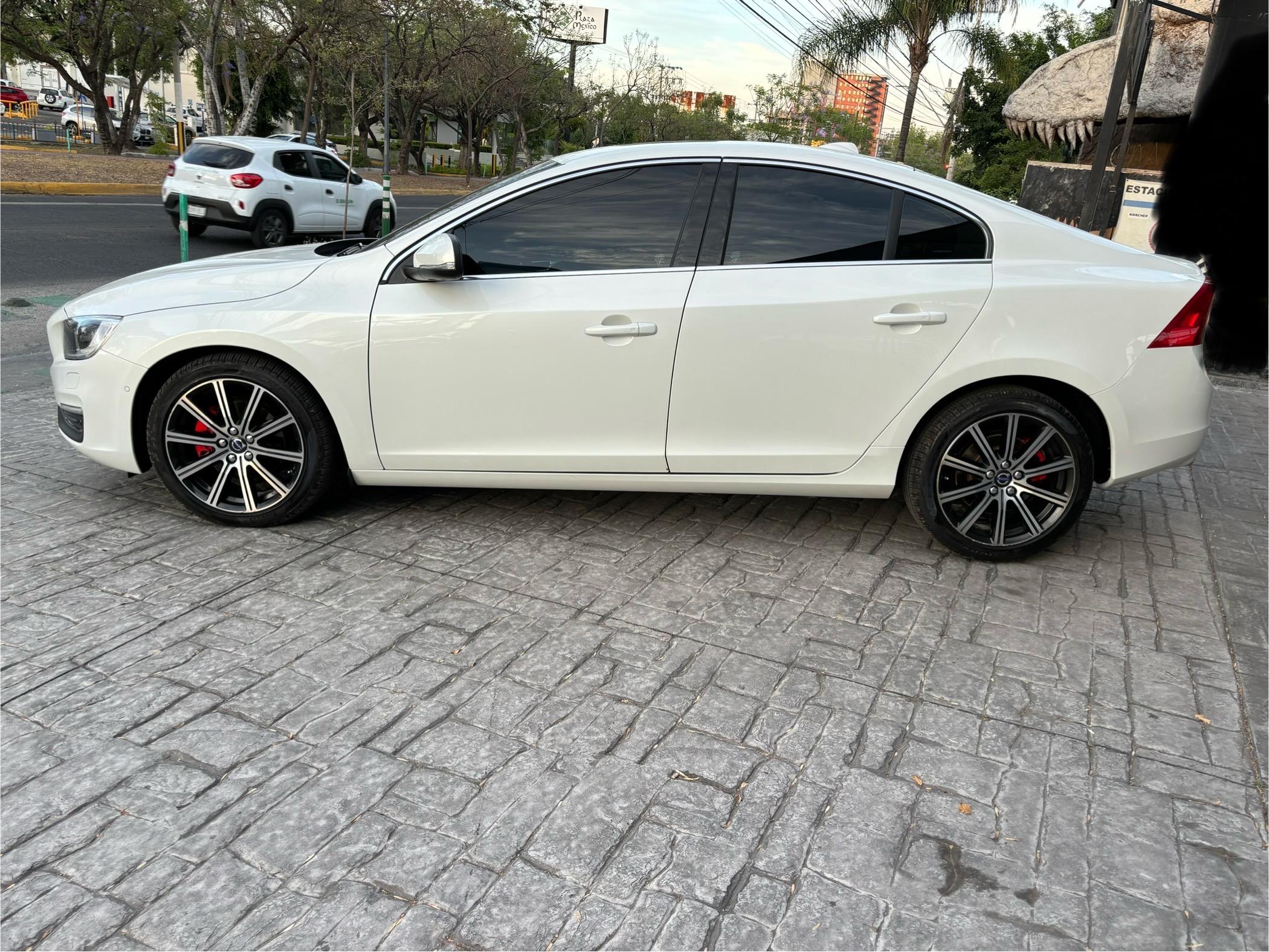 Volvo S60 2016 MOMENTUM 2.0 TURBO Automático Blanco