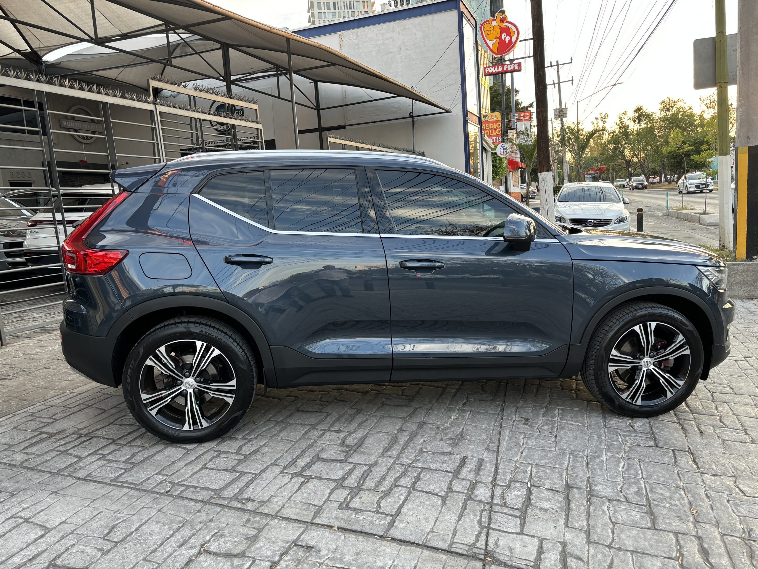 Volvo XC40 2022 INSCRIPTION Automático Azul