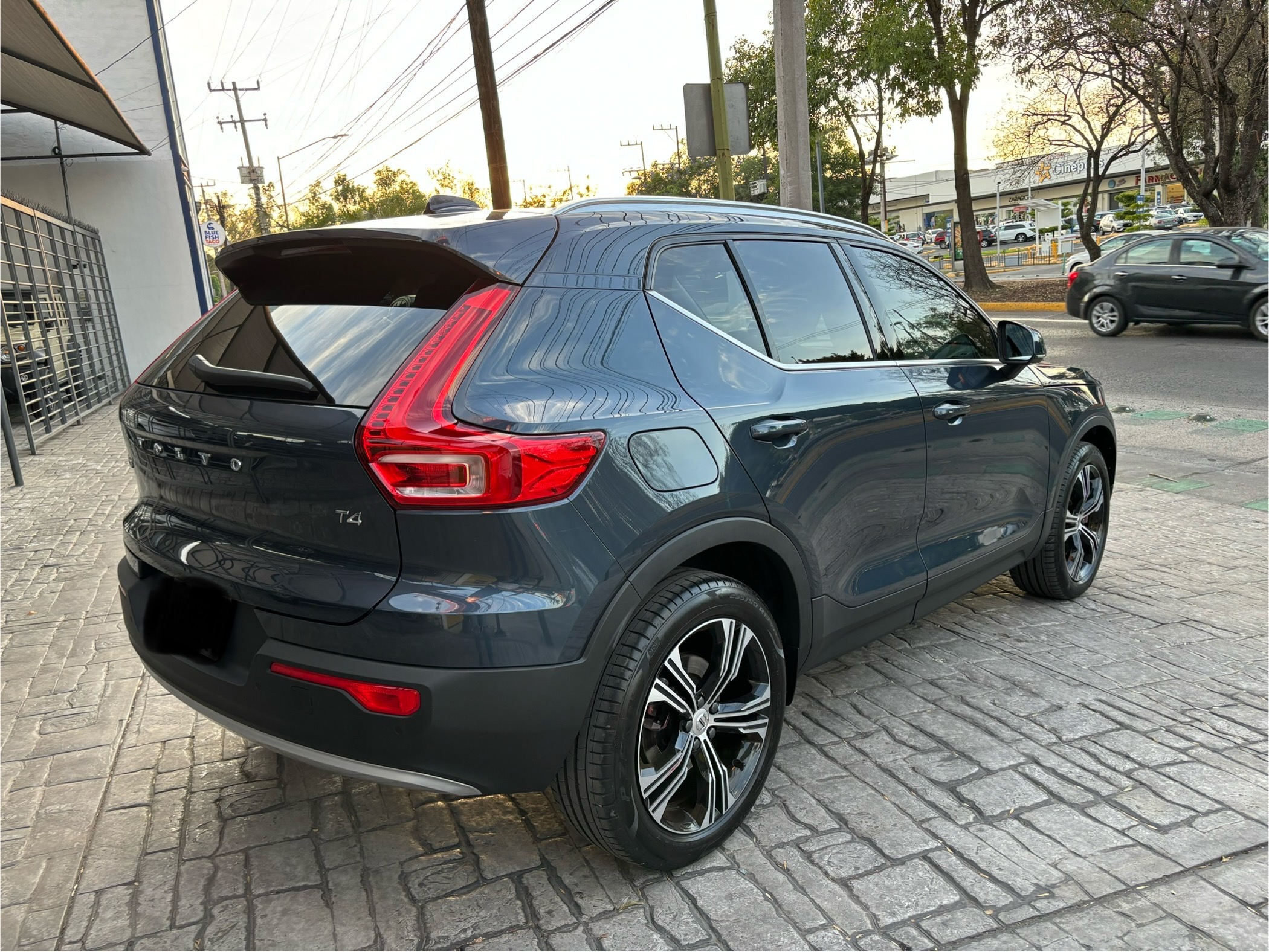 Volvo XC40 2022 INSCRIPTION Automático Azul