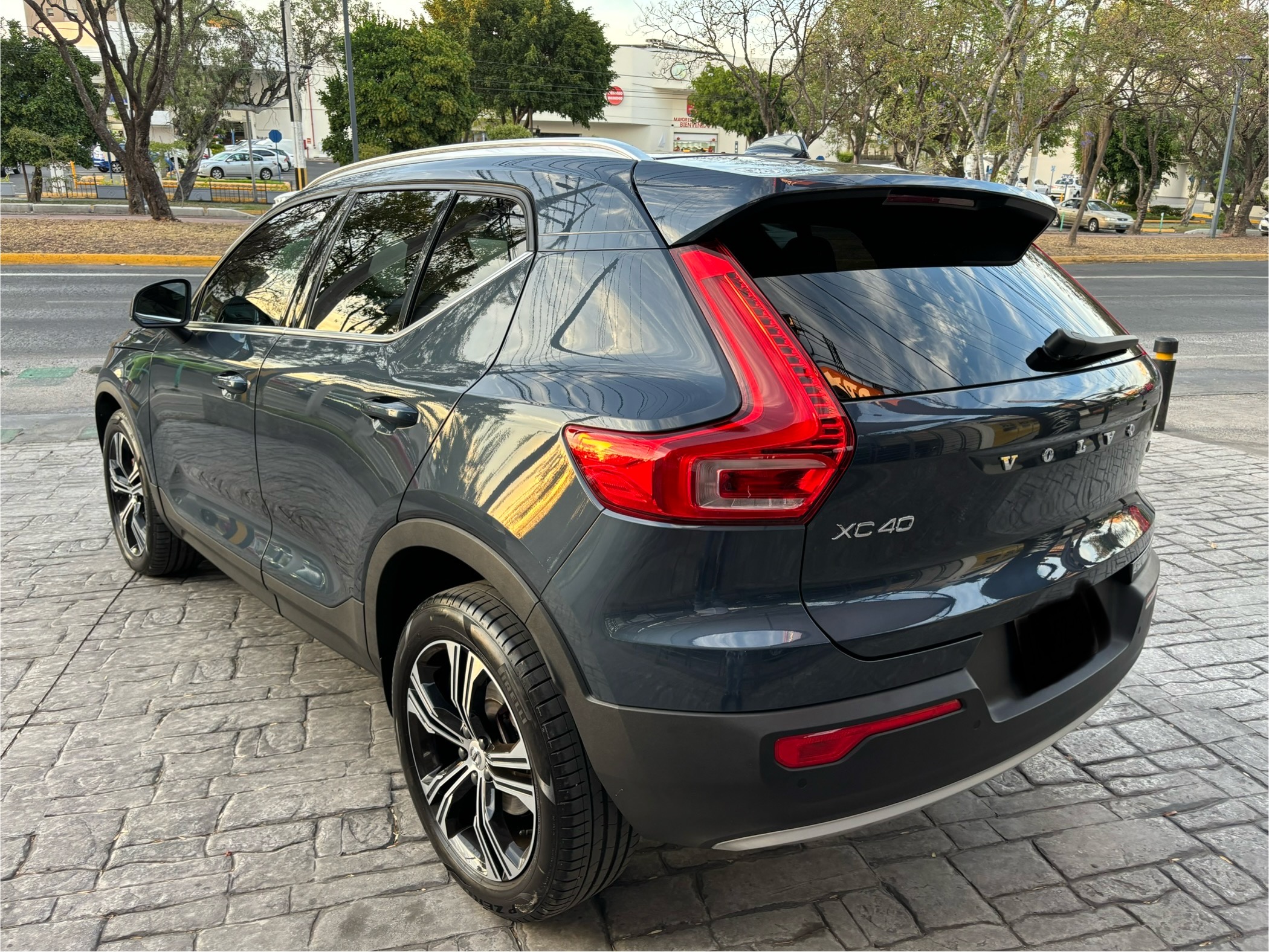 Volvo XC40 2022 INSCRIPTION Automático Azul